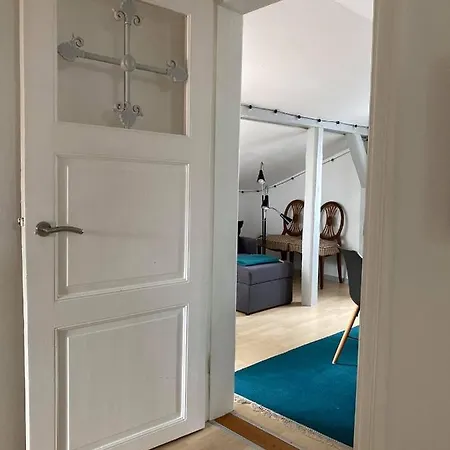 Apartment Det Gamle Paradis Pa 2 Sal I